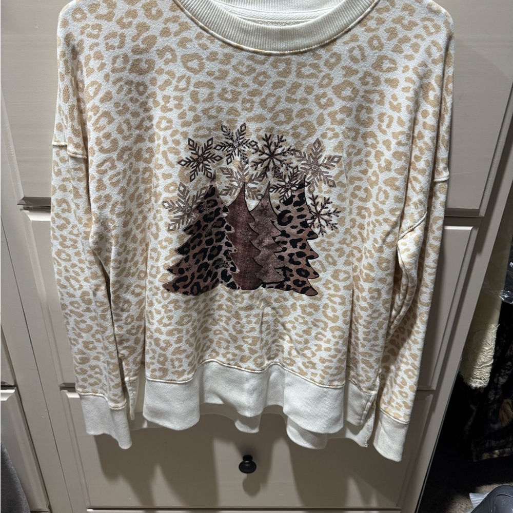 Time and Tru Cream Textured Sweatshirt